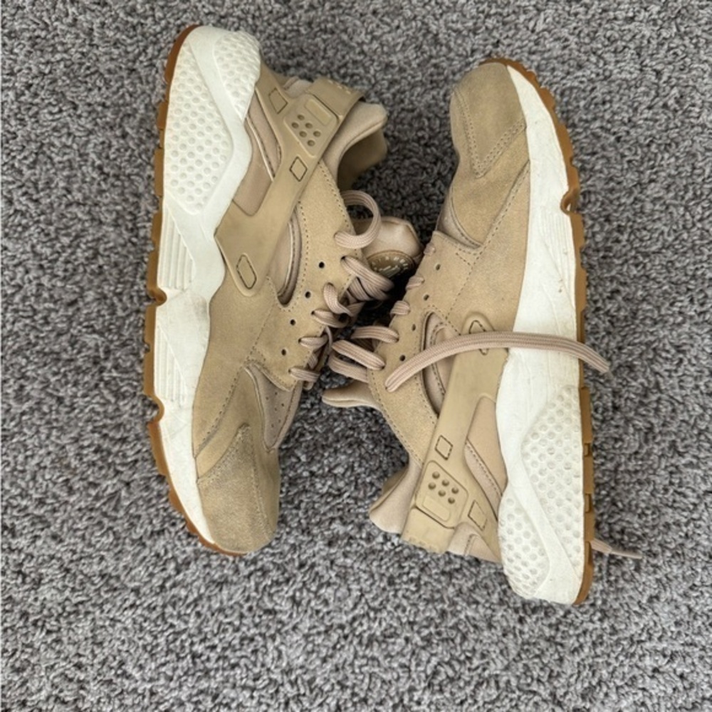 Nike huarachi suede sneakers